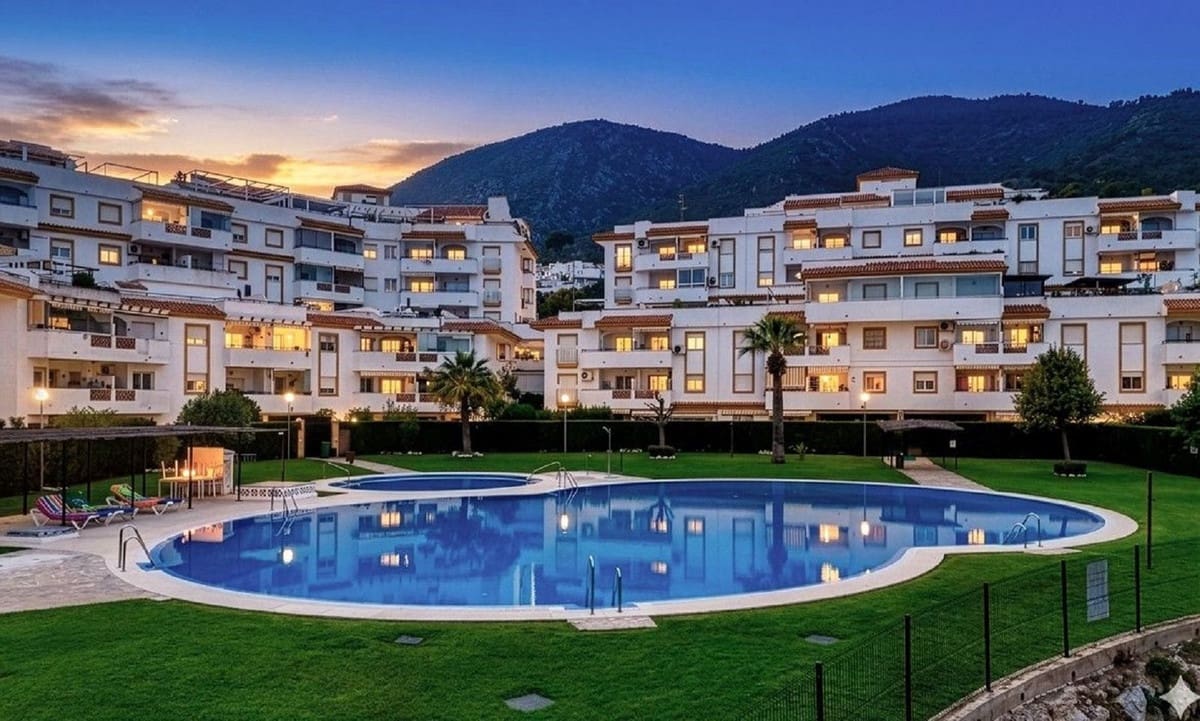 3 bedroom Penthouse for sale in Benalmadena with pool garage - € 595,000 (Ref: 9827561)