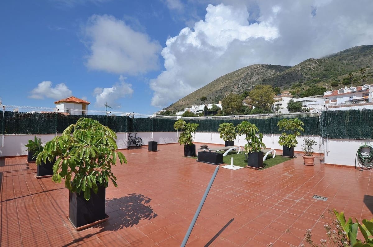 3 bedroom Penthouse for sale in Benalmadena with pool garage - € 595,000 (Ref: 9827561)