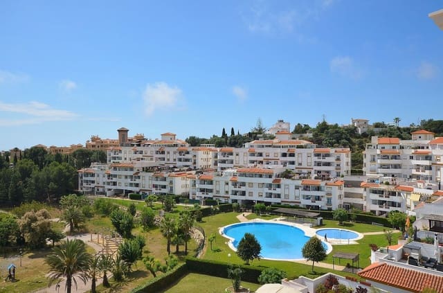 3 makuuhuone Kattohuoneisto myytävänä paikassa Benalmádena pueblo, Benalmádena mukana uima-altaan 
autotalli - 595 000 € (Ref: 9827561)