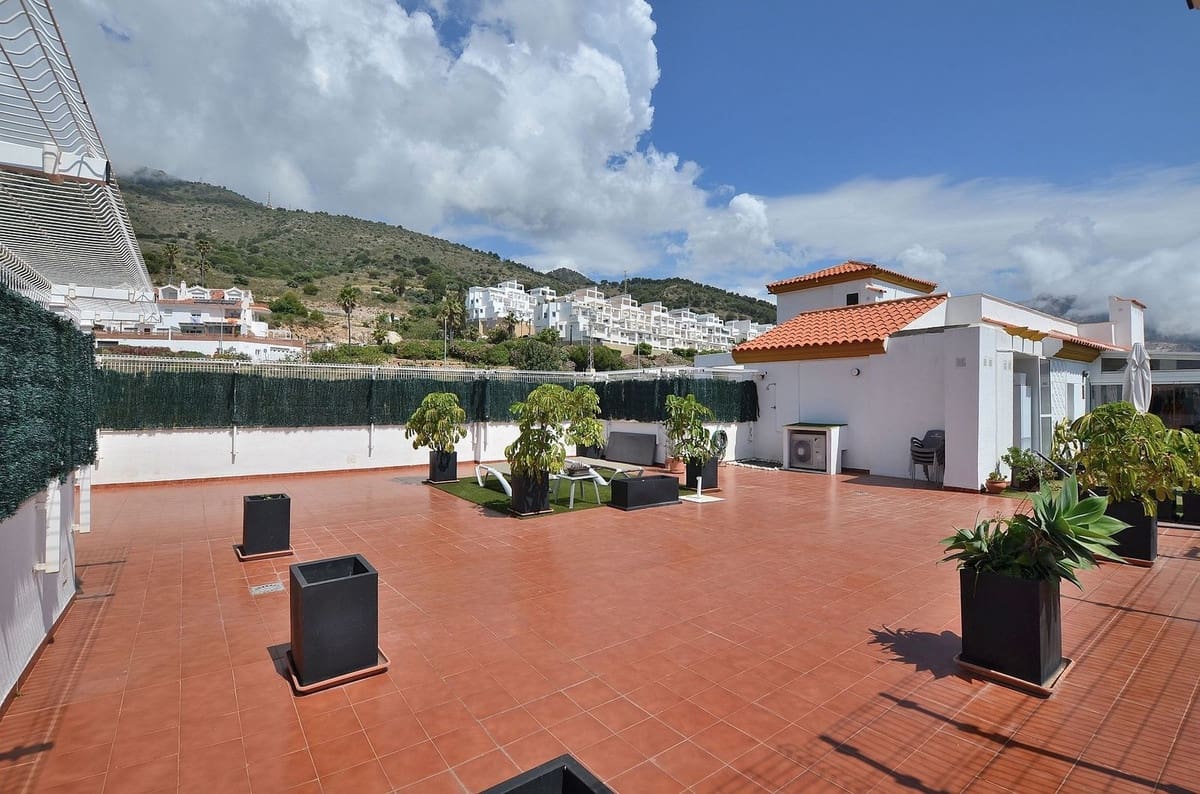 3 bedroom Penthouse for sale in Benalmadena with pool garage - € 595,000 (Ref: 9827561)