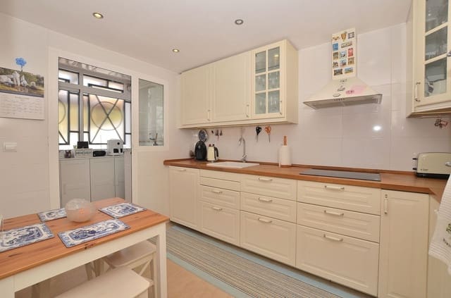 Casa de 4 habitaciones en Benalmadena Costa, Benalmádena en venta con piscina garaje - 525.000 € (Ref: 9915148)