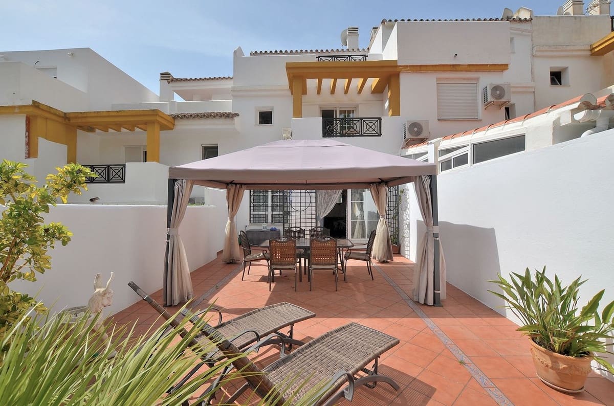 4 sovrum Hus till salu i Benalmadena Costa med pool garage - 525 000 € (Ref: 9915148)