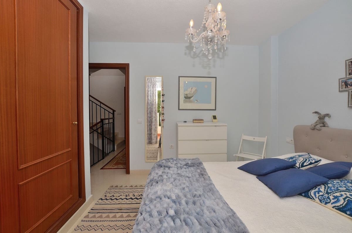 4 sovrum Hus till salu i Benalmadena Costa med pool garage - 525 000 € (Ref: 9915148)