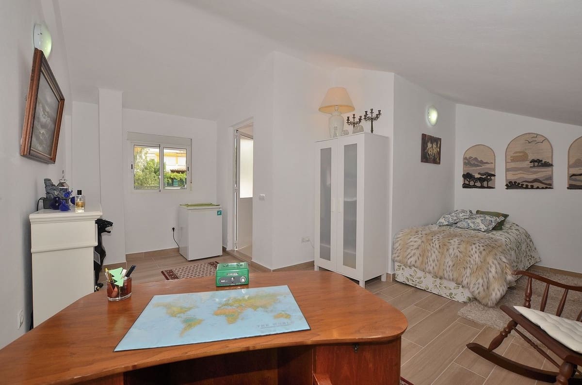 4 sovrum Hus till salu i Benalmadena Costa med pool garage - 525 000 € (Ref: 9915148)