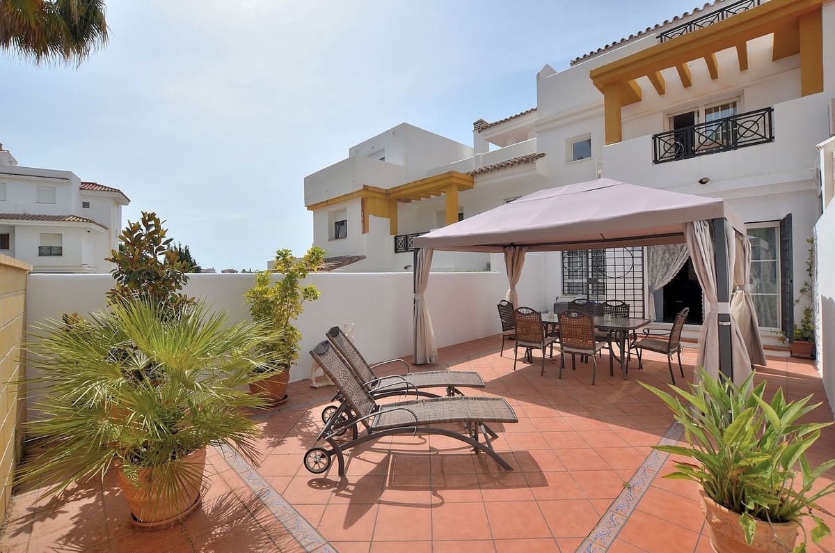 4 sovrum Hus till salu i Benalmadena Costa med pool garage - 525 000 € (Ref: 9915148)