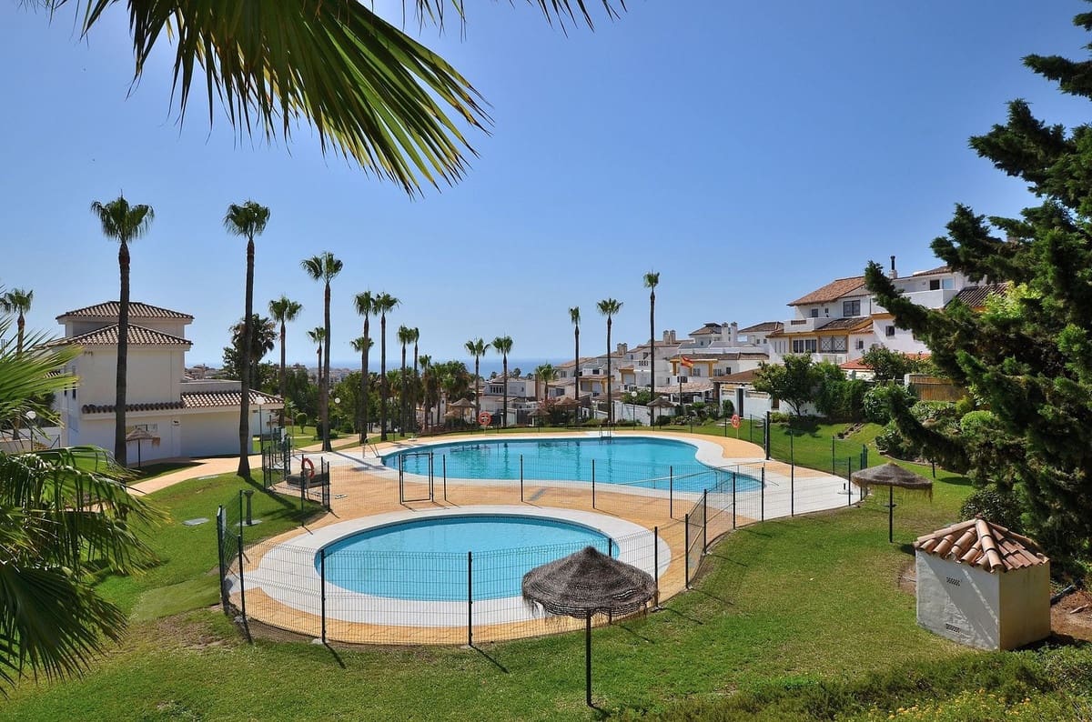 4 sovrum Hus till salu i Benalmadena Costa med pool garage - 525 000 € (Ref: 9915148)