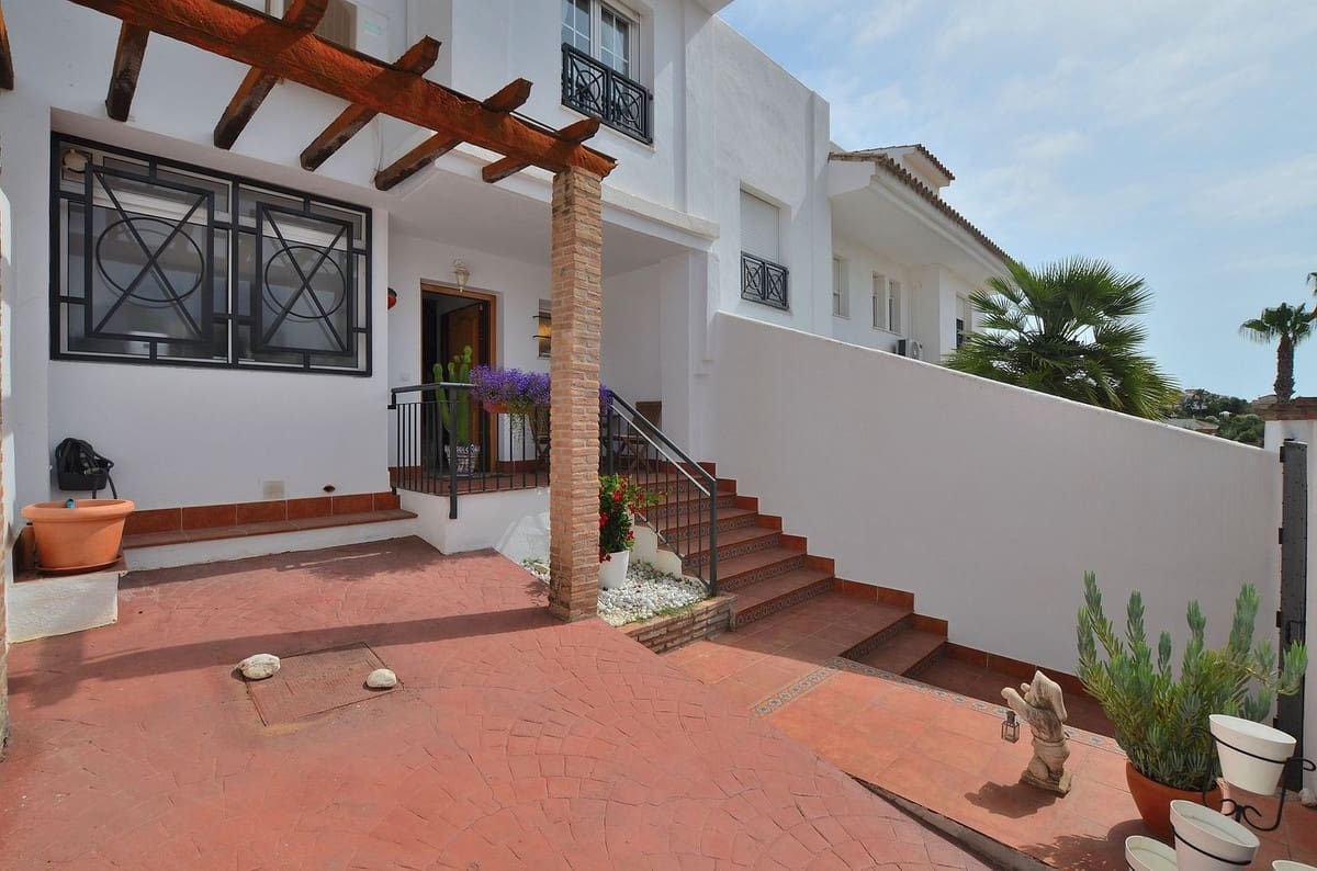 4 sovrum Hus till salu i Benalmadena Costa med pool garage - 525 000 € (Ref: 9915148)