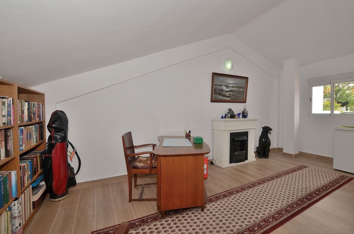 4 sovrum Hus till salu i Benalmadena Costa med pool garage - 525 000 € (Ref: 9915148)