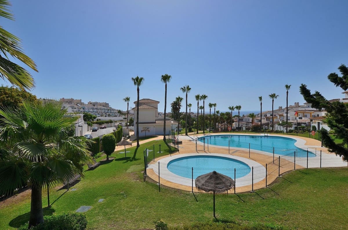 4 sovrum Hus till salu i Benalmadena Costa med pool garage - 525 000 € (Ref: 9915148)