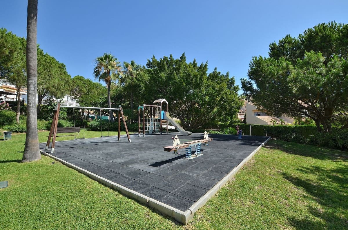 4 sovrum Hus till salu i Benalmadena Costa med pool garage - 525 000 € (Ref: 9915148)