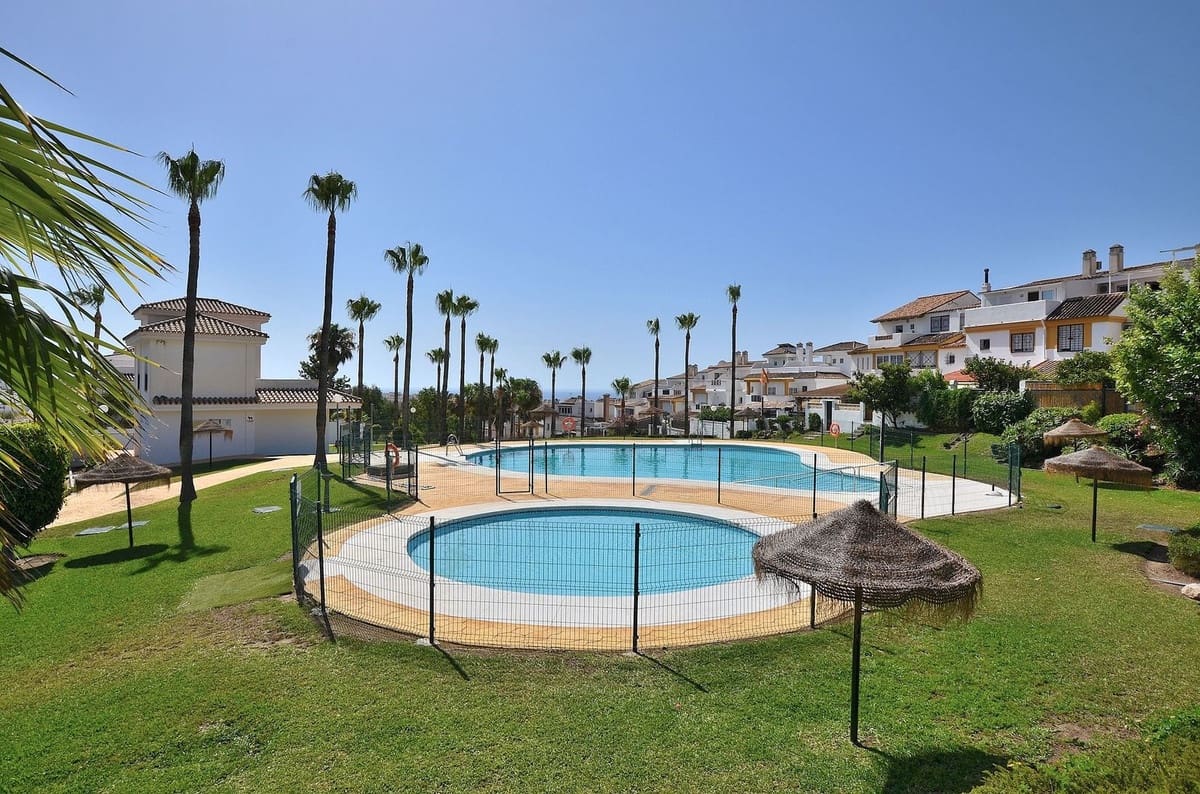 4 sovrum Hus till salu i Benalmadena Costa med pool garage - 525 000 € (Ref: 9915148)