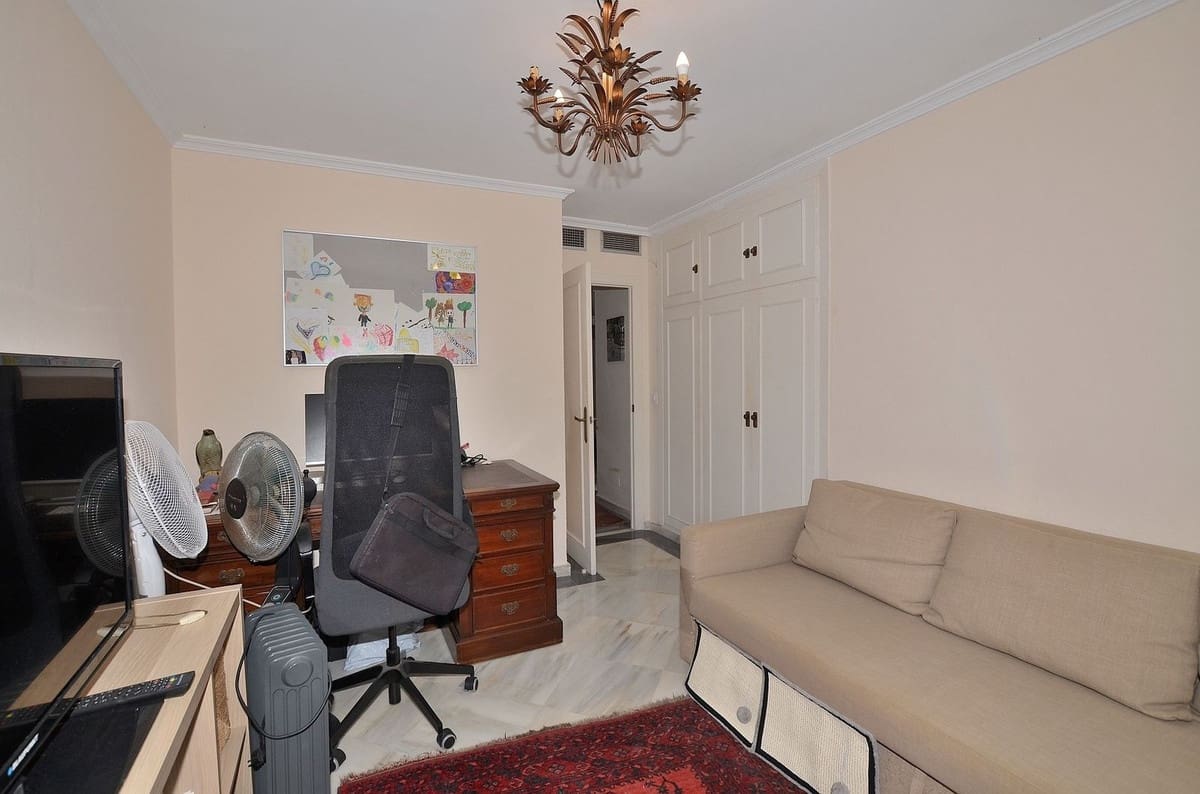 4 bedroom Apartment for sale in Mijas Golf with pool - € 375,000 (Ref: 9948601)