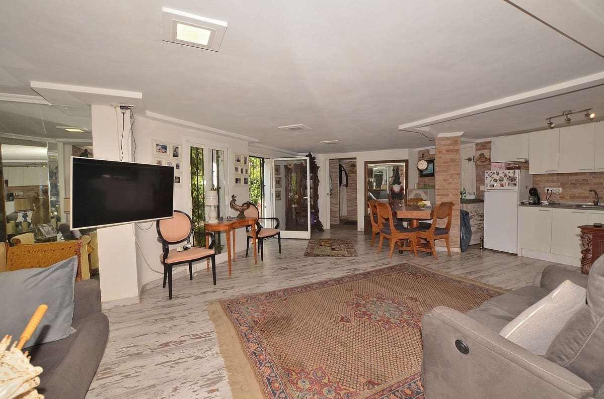 4 bedroom Apartment for sale in Mijas Golf with pool - € 375,000 (Ref: 9948601)