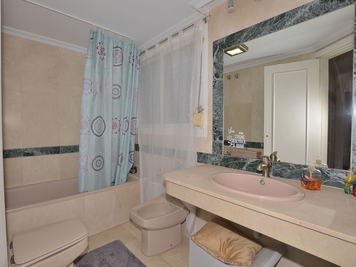4 bedroom Apartment for sale in Mijas Golf with pool - € 375,000 (Ref: 9948601)