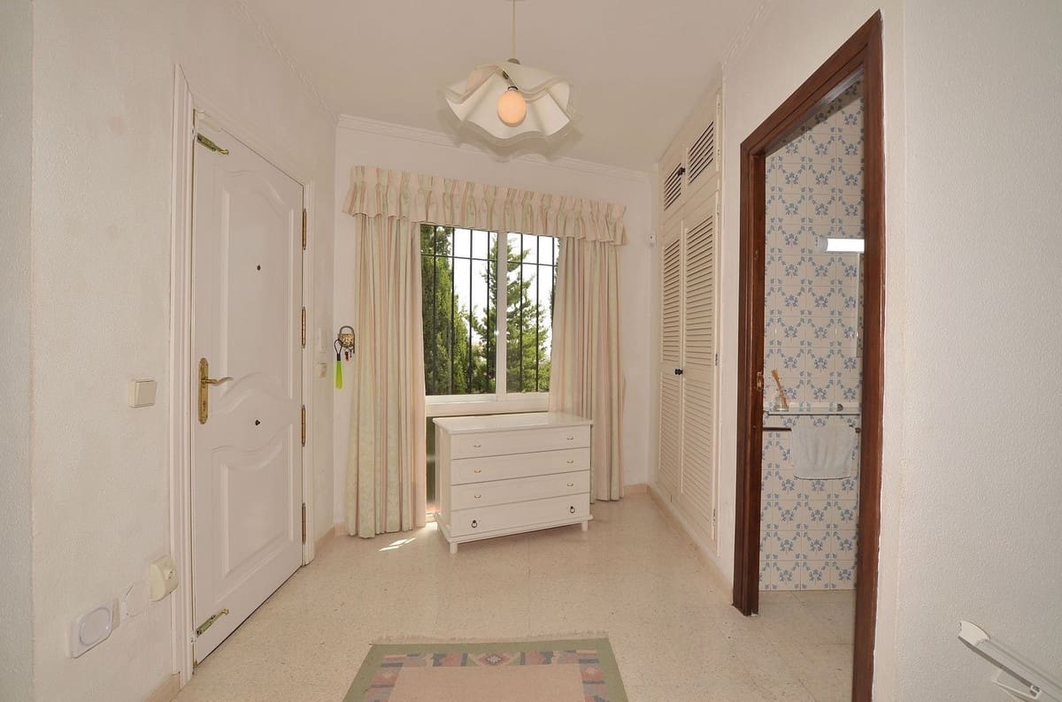 3 Zimmer Villa zu verkaufen in Benalmadena Costa mit Pool - 870.000 € (Ref: 9976027)