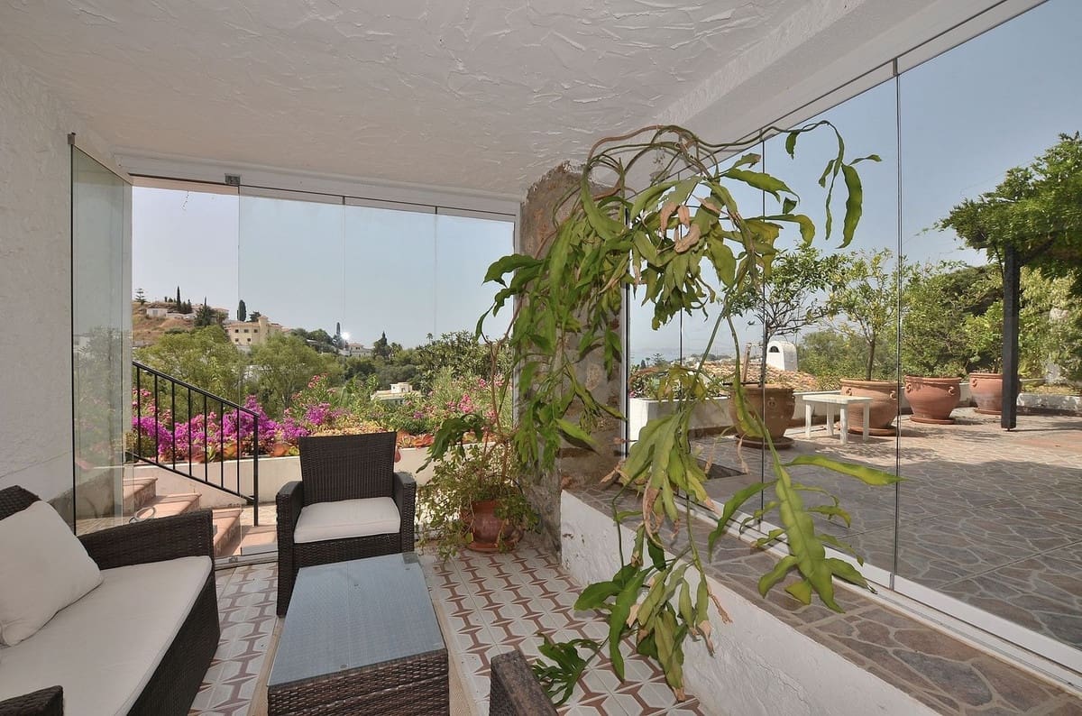 3 Zimmer Villa zu verkaufen in Benalmadena Costa mit Pool - 870.000 € (Ref: 9976027)