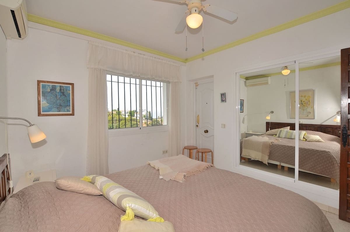 3 Zimmer Villa zu verkaufen in Benalmadena Costa mit Pool - 870.000 € (Ref: 9976027)