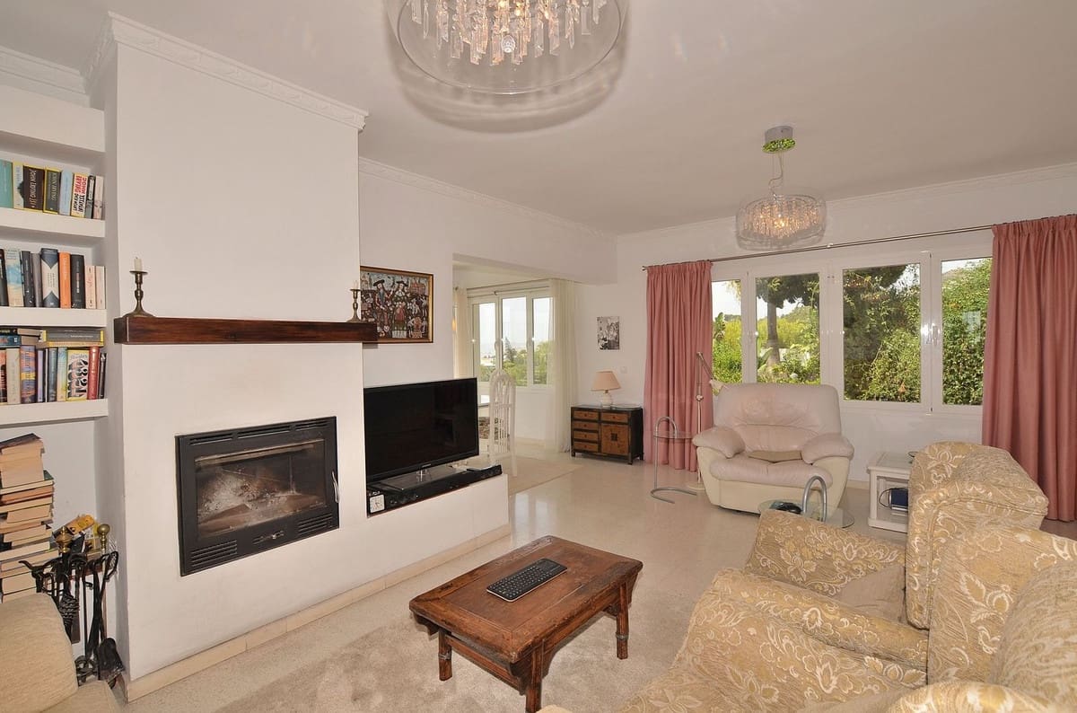 3 Zimmer Villa zu verkaufen in Benalmadena Costa mit Pool - 870.000 € (Ref: 9976027)