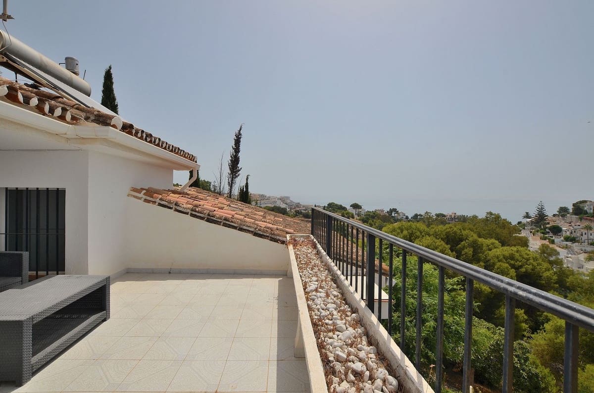 3 Zimmer Villa zu verkaufen in Benalmadena Costa mit Pool - 870.000 € (Ref: 9976027)