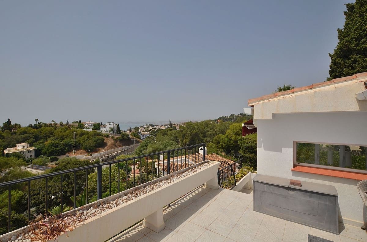 3 Zimmer Villa zu verkaufen in Benalmadena Costa mit Pool - 870.000 € (Ref: 9976027)