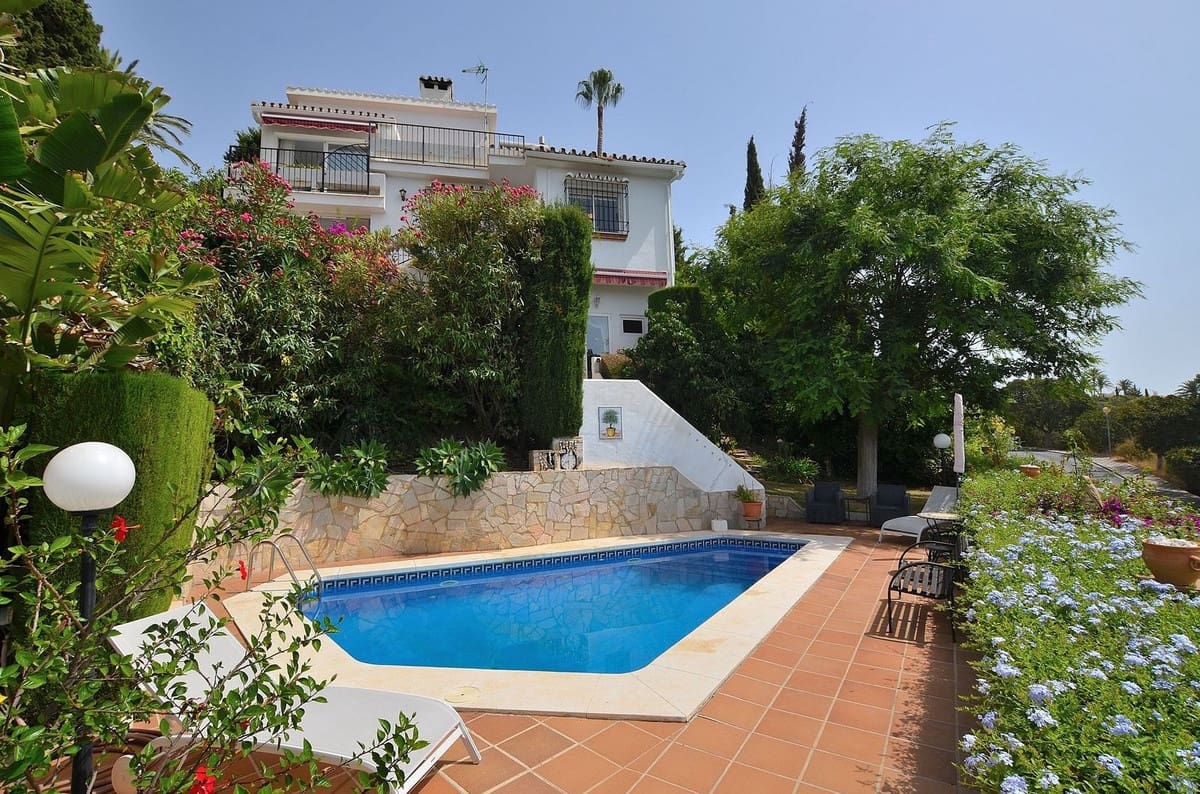 3 Zimmer Villa zu verkaufen in Benalmadena Costa mit Pool - 870.000 € (Ref: 9976027)