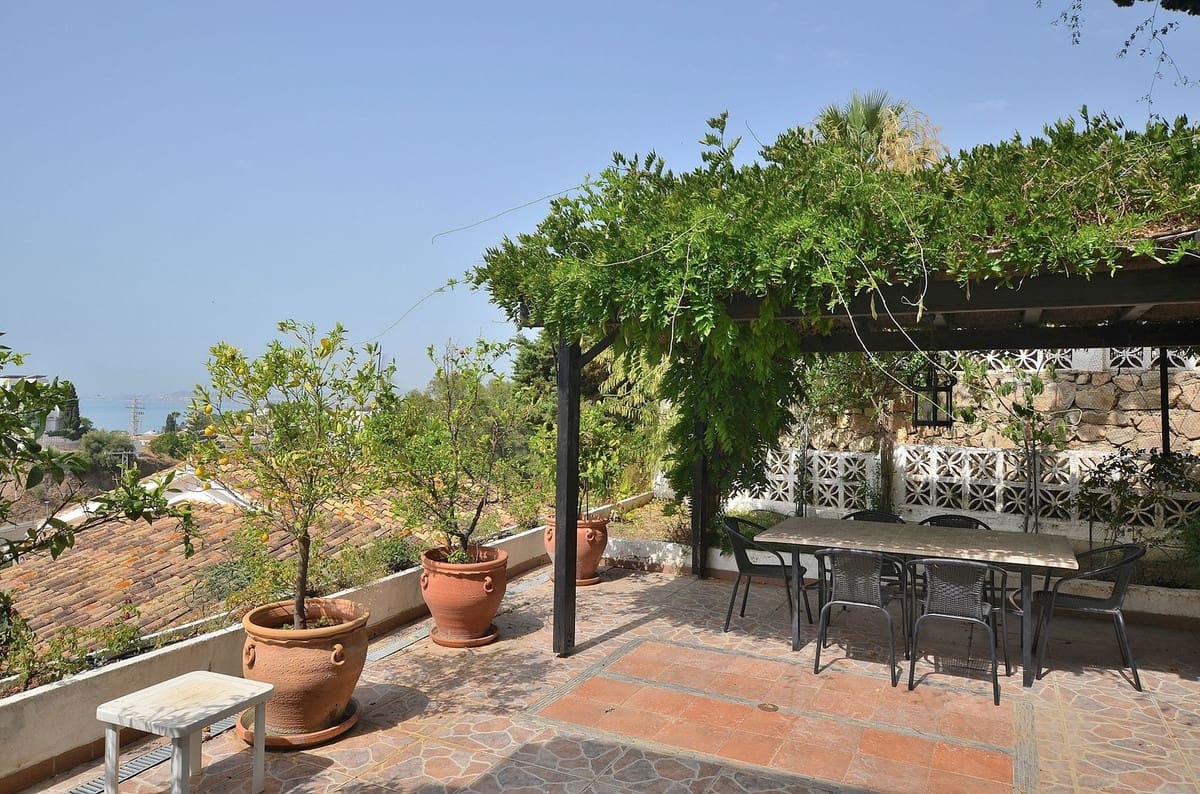3 Zimmer Villa zu verkaufen in Benalmadena Costa mit Pool - 870.000 € (Ref: 9976027)