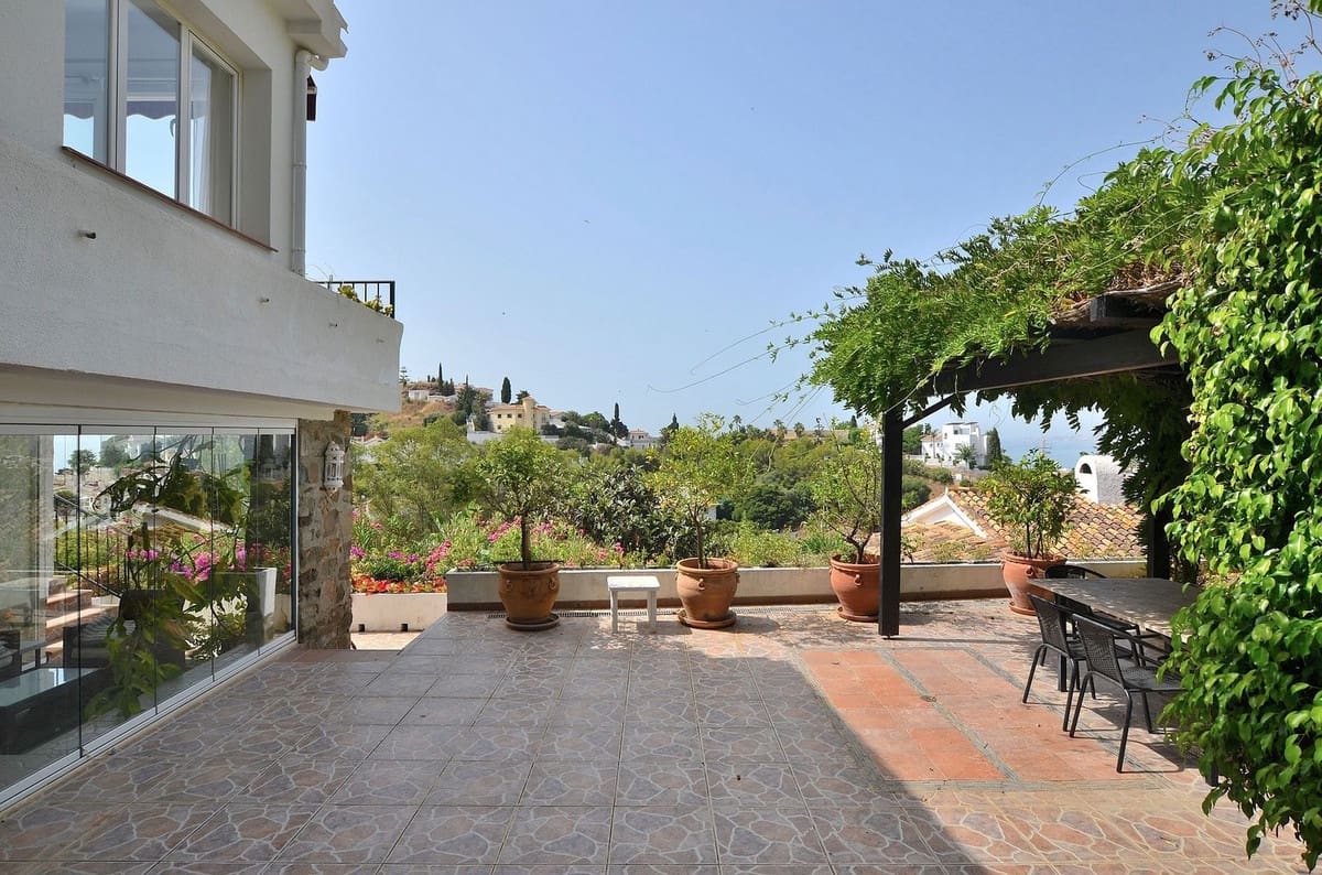 3 Zimmer Villa zu verkaufen in Benalmadena Costa mit Pool - 870.000 € (Ref: 9976027)