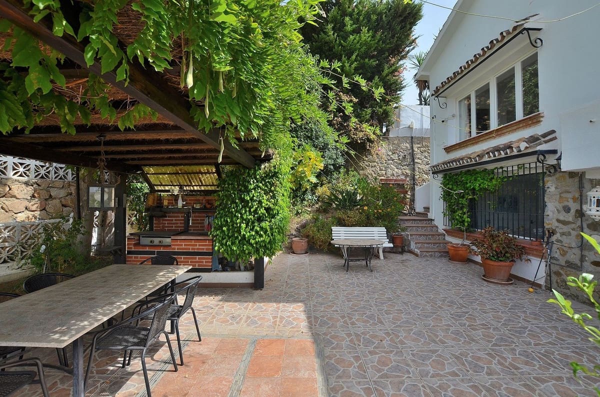 3 Zimmer Villa zu verkaufen in Benalmadena Costa mit Pool - 870.000 € (Ref: 9976027)