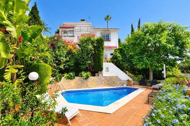 3 soveværelse Villa til salg i Benalmadena Costa, Benalmádena med swimmingpool - € 845.000 (Ref: 9976027)