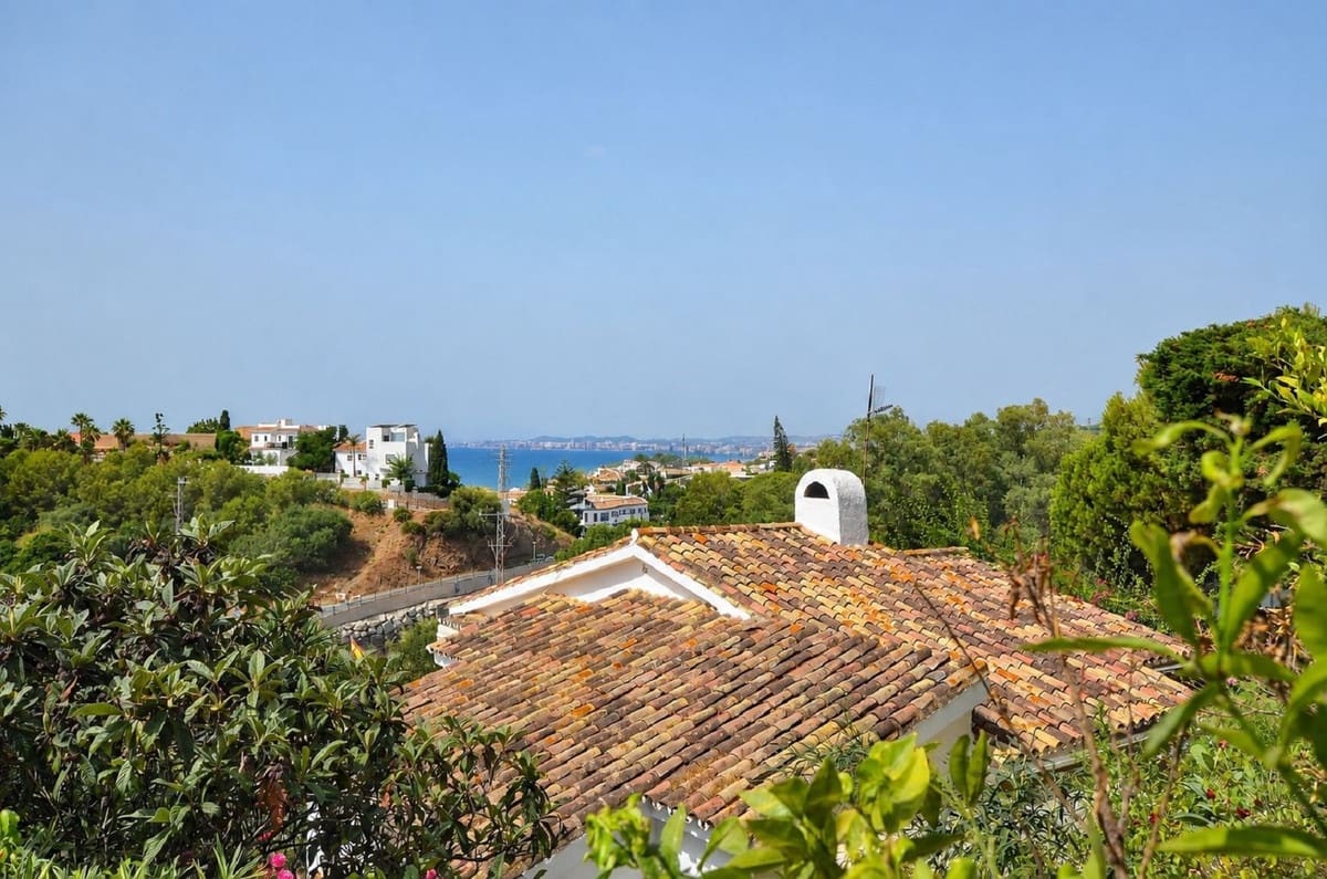 3 bedroom Villa for sale in Benalmadena Costa with pool - € 845,000 (Ref: 9976027)