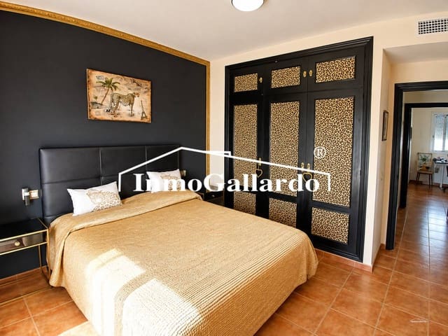 3 slaapkamer Rijtjeshuis te koop in Benagalbon, Rincón de la Victoria met garage - € 355.000 (Ref: 10002498)