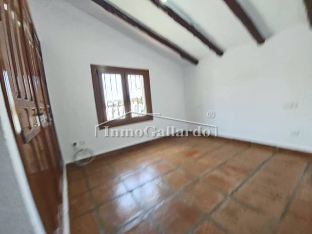 Chalet de 3 habitaciones en Los Romanes, Viñuela en venta con piscina garaje - 475.000 € (Ref: 10054592)
