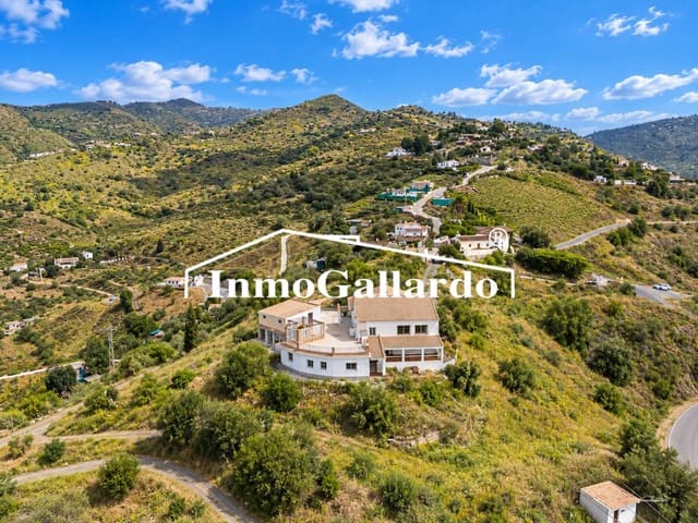 4 makuuhuone Omakotitalo myytävänä paikassa Vélez-Málaga mukana 
autotalli - 423 000 € (Ref: 10080250)