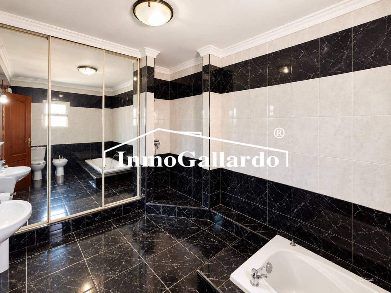 4 makuuhuone Omakotitalo myytävänä paikassa Velez-Malaga mukana 
autotalli - 423 000 € (Ref: 10080250)