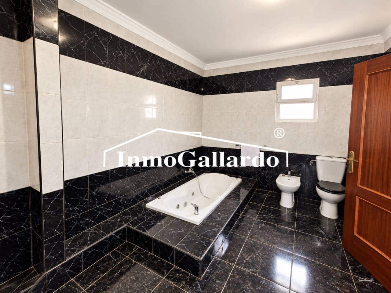 4 makuuhuone Omakotitalo myytävänä paikassa Velez-Malaga mukana 
autotalli - 423 000 € (Ref: 10080250)