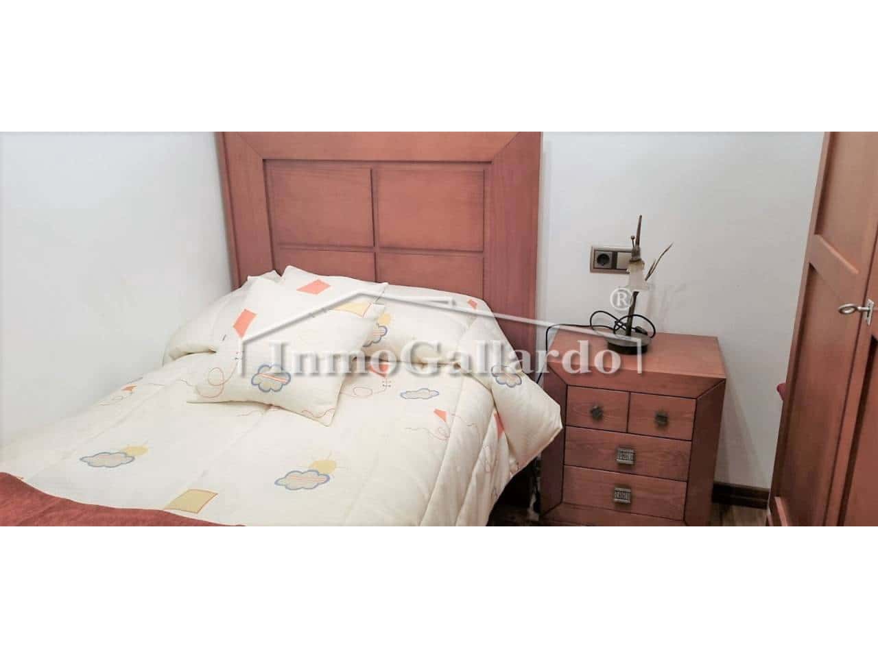 3 quarto Casa em Banda para venda em Cuevas de San Marcos com garagem - 124 900 € (Ref: 6584840)