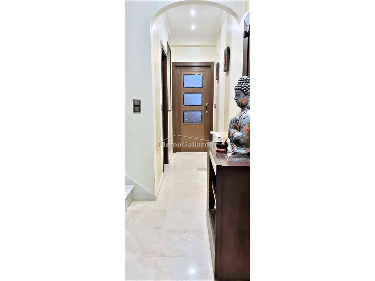 3 quarto Casa em Banda para venda em Cuevas de San Marcos com garagem - 124 900 € (Ref: 6584840)