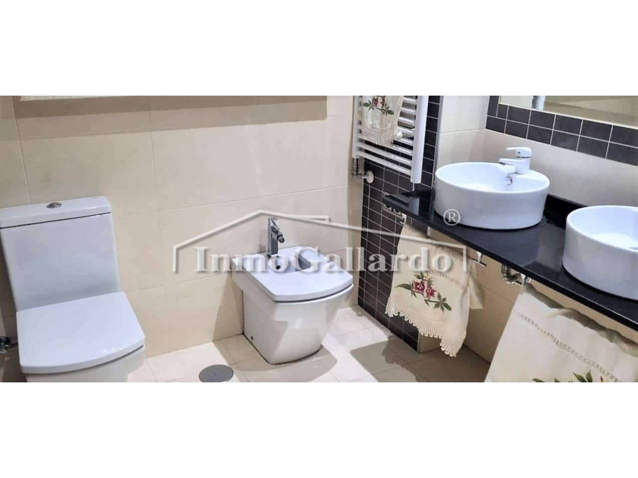 3 quarto Casa em Banda para venda em Cuevas de San Marcos com garagem - 124 900 € (Ref: 6584840)