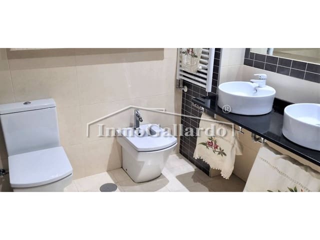 3 quarto Casa em Banda para venda em Cuevas de San Marcos com garagem - 124 900 € (Ref: 6584840)