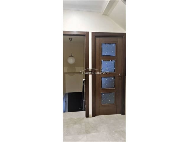 3 quarto Casa em Banda para venda em Cuevas de San Marcos com garagem - 124 900 € (Ref: 6584840)