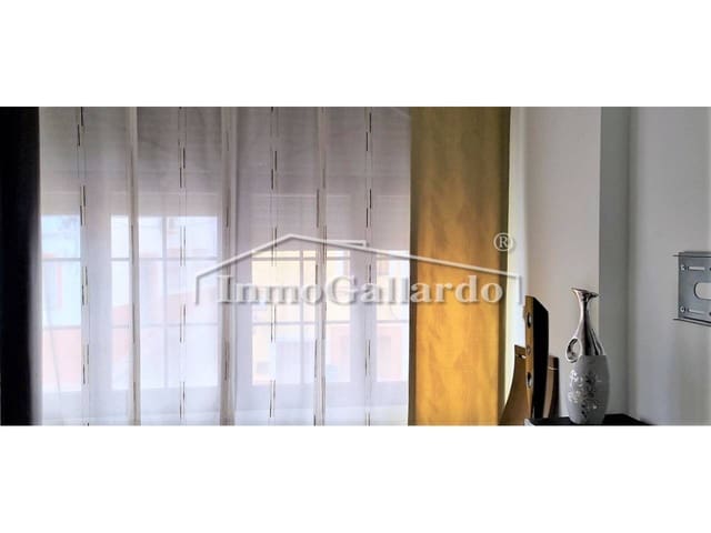 3 quarto Casa em Banda para venda em Cuevas de San Marcos com garagem - 124 900 € (Ref: 6584840)