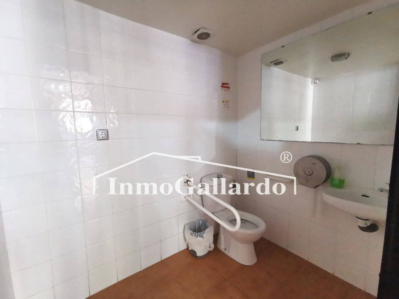 Kommersiell til salgs i Malaga by - € 435 000 (Ref: 6910582)