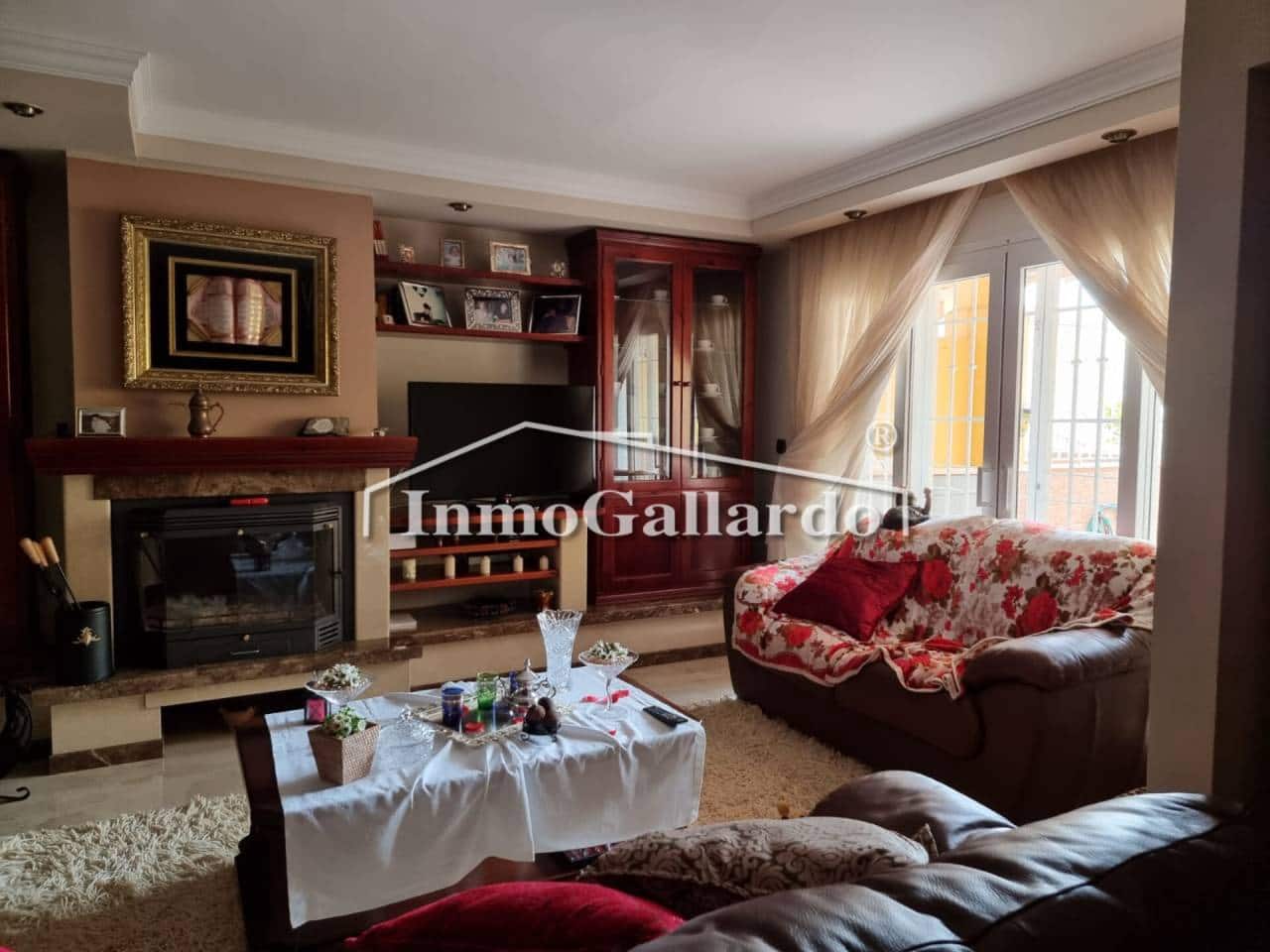 4 soveværelse Rækkehus til salg i Velez-Malaga med swimmingpool garage - € 425.000 (Ref: 7587336)