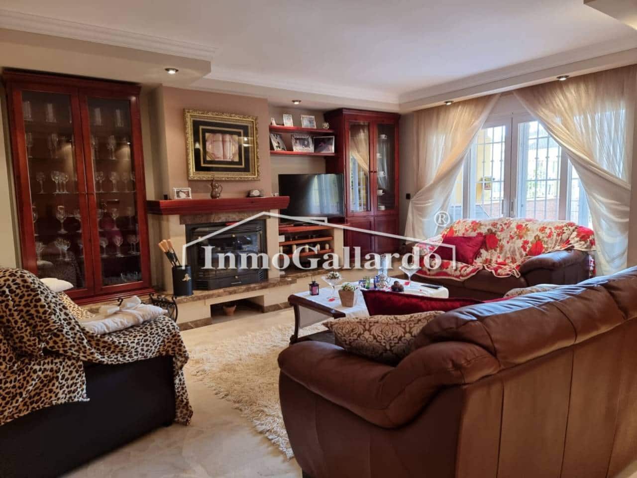 4 soveværelse Rækkehus til salg i Velez-Malaga med swimmingpool garage - € 425.000 (Ref: 7587336)