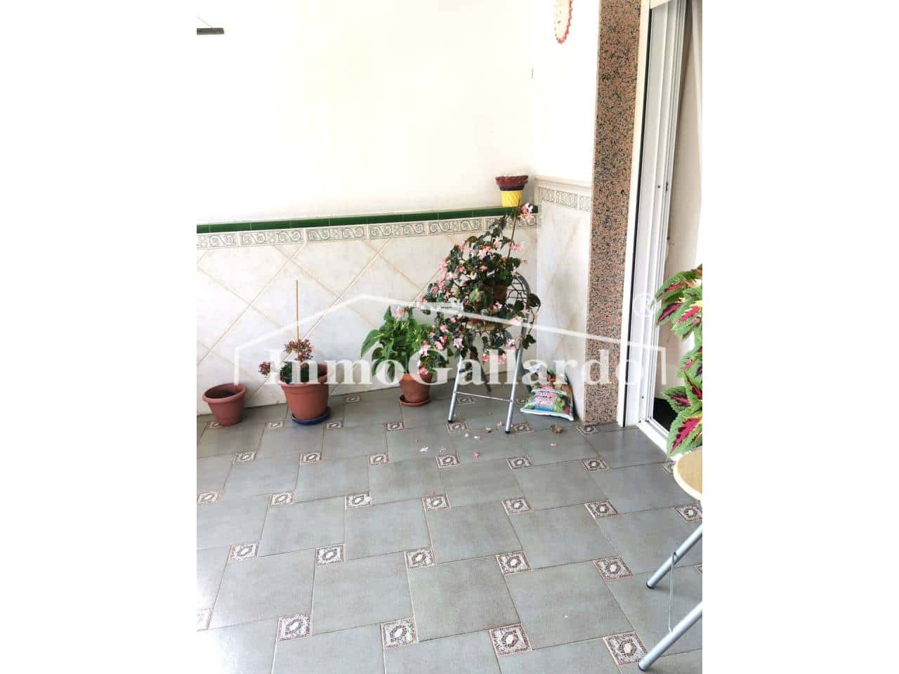 5 soveværelse Villa til salg i Sayalonga med garage - € 249.520 (Ref: 7695356)