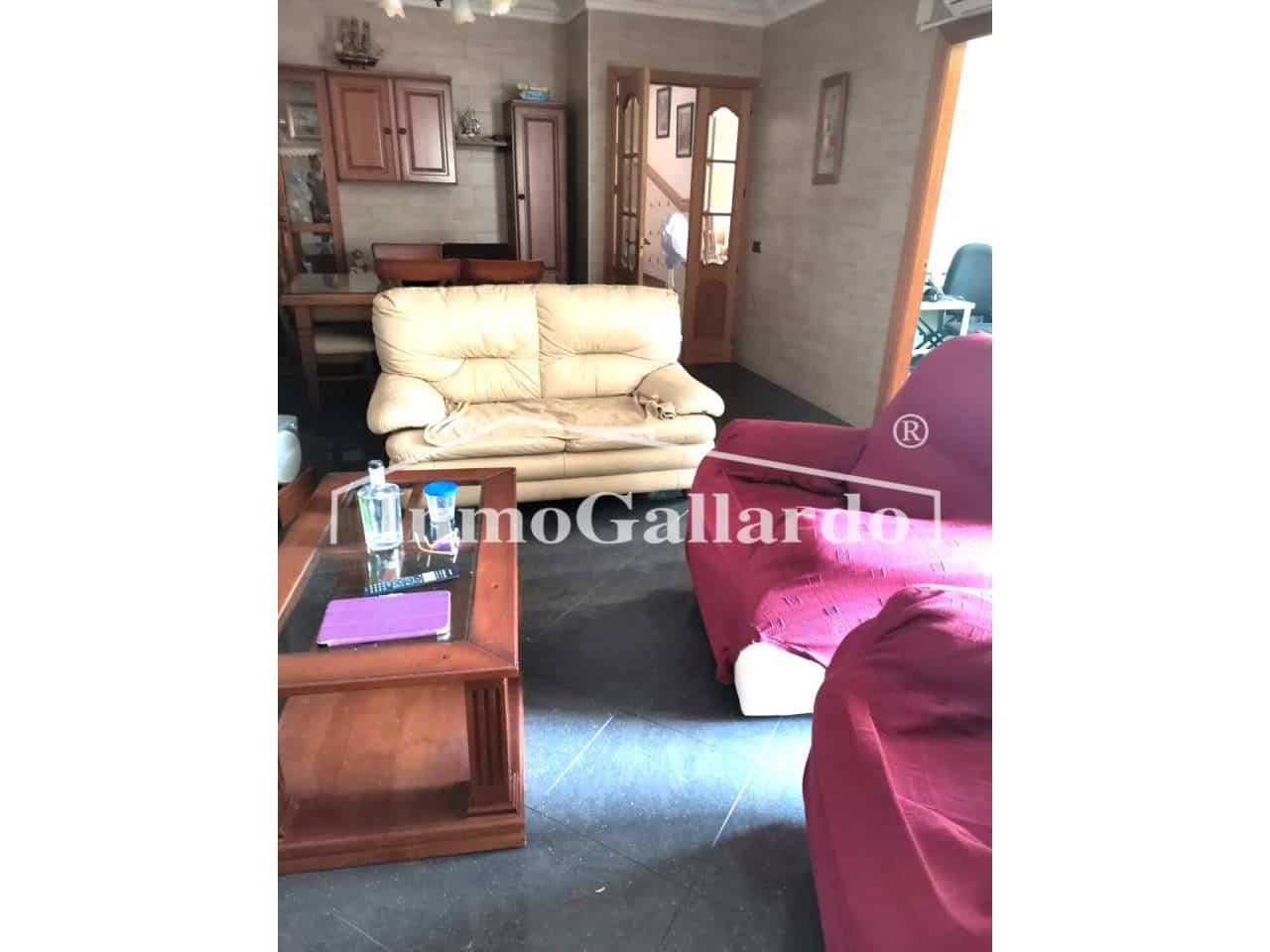 5 soveværelse Villa til salg i Sayalonga med garage - € 249.520 (Ref: 7695356)