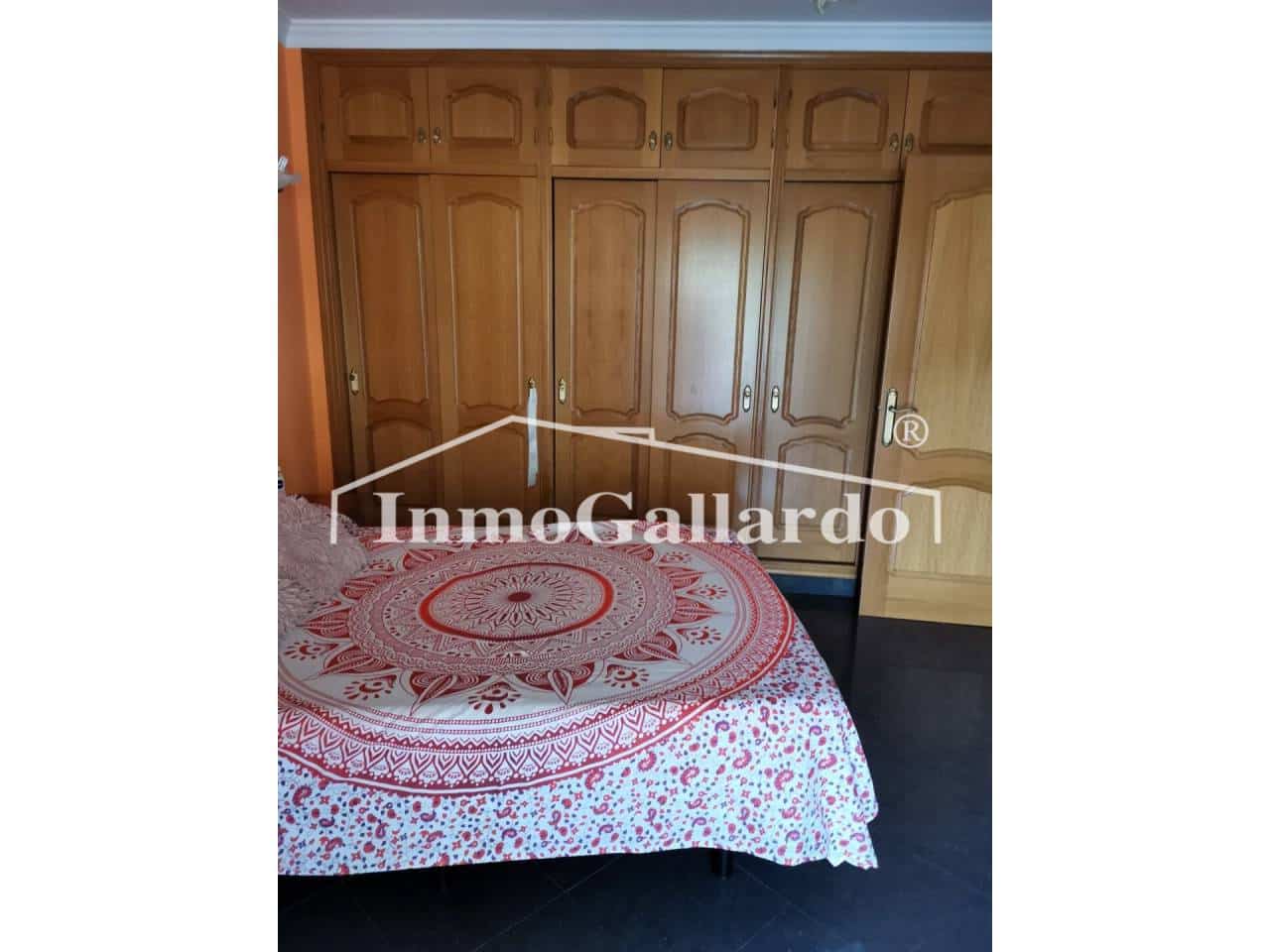 5 soveværelse Villa til salg i Sayalonga med garage - € 249.520 (Ref: 7695356)