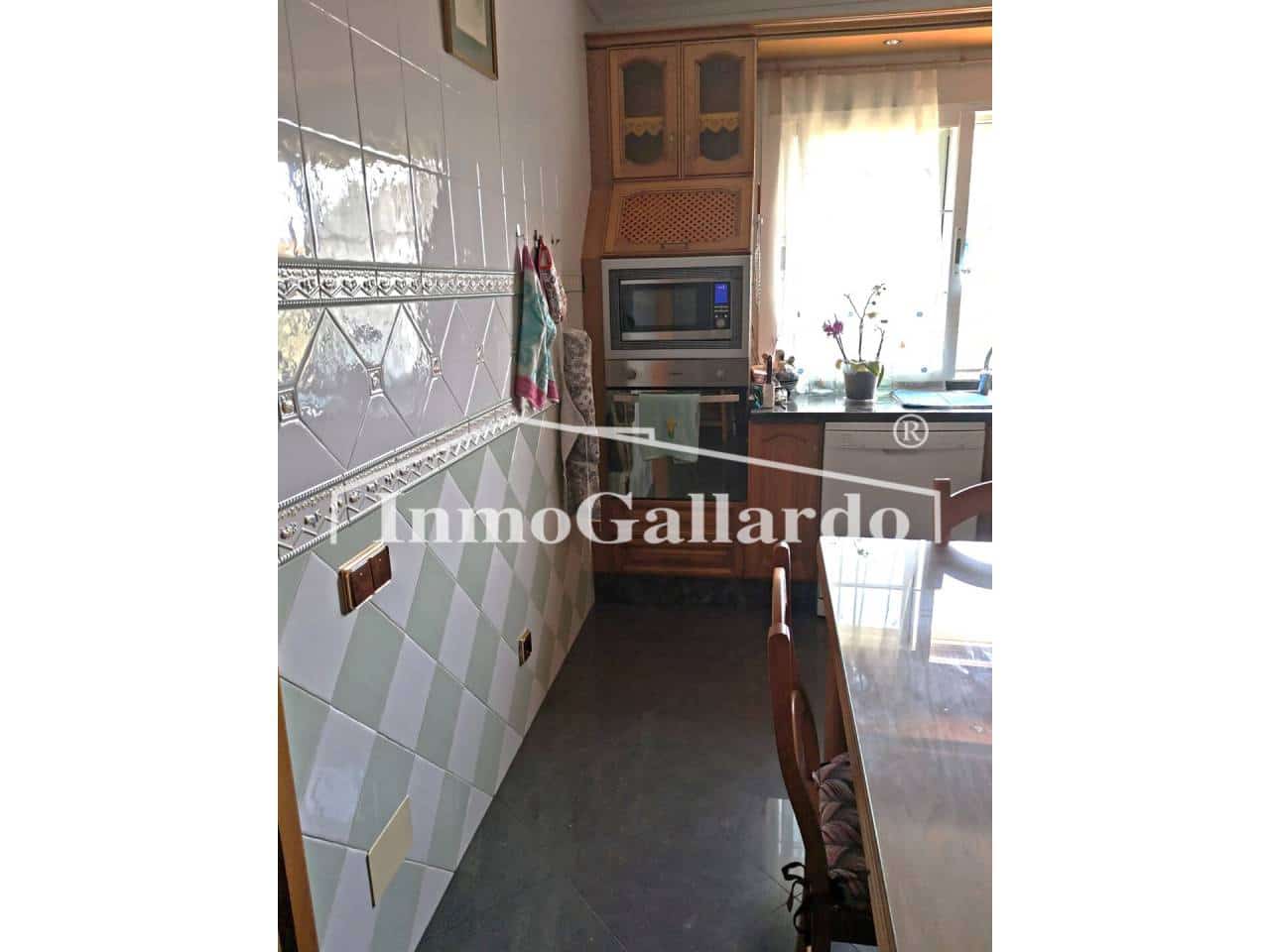 5 soveværelse Villa til salg i Sayalonga med garage - € 249.520 (Ref: 7695356)