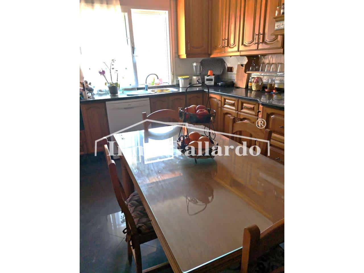 5 soveværelse Villa til salg i Sayalonga med garage - € 249.520 (Ref: 7695356)