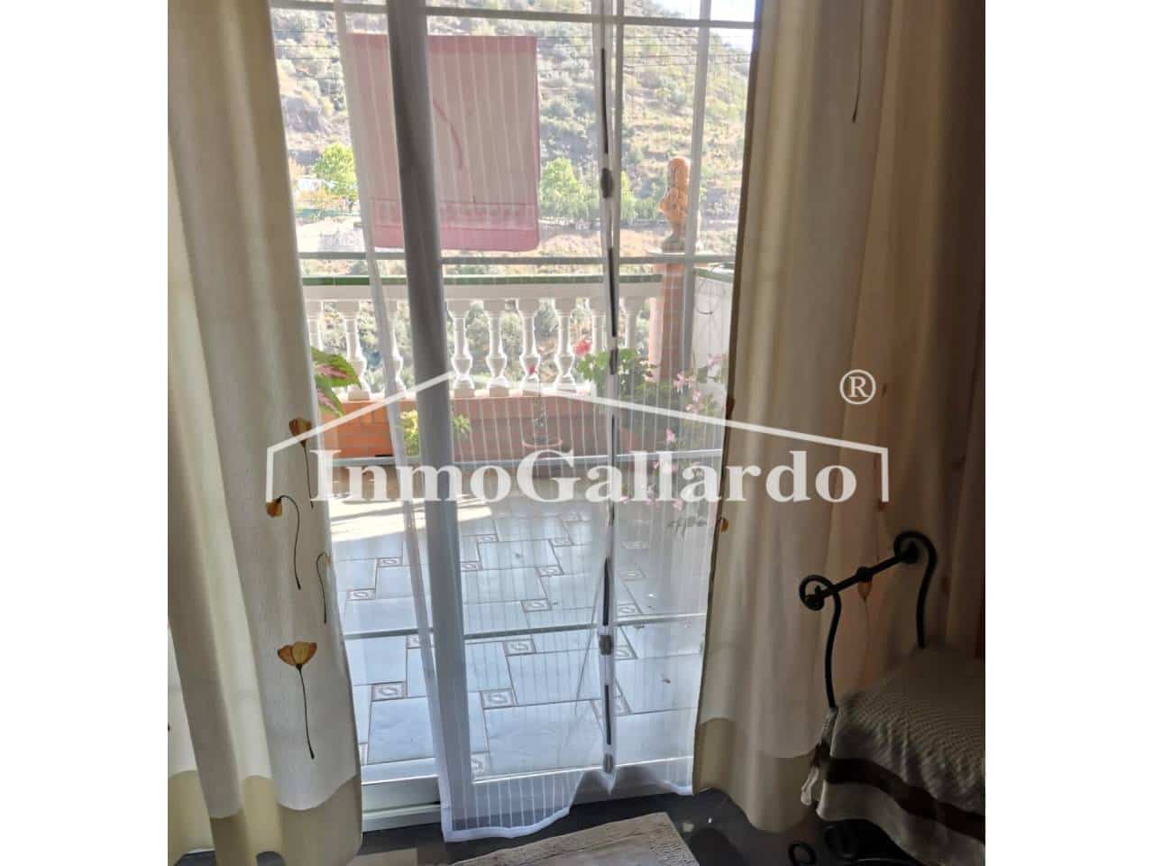 5 soveværelse Villa til salg i Sayalonga med garage - € 249.520 (Ref: 7695356)